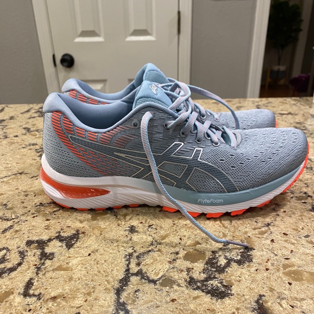 NWOT ASICS flytefoam size 9 WIDE